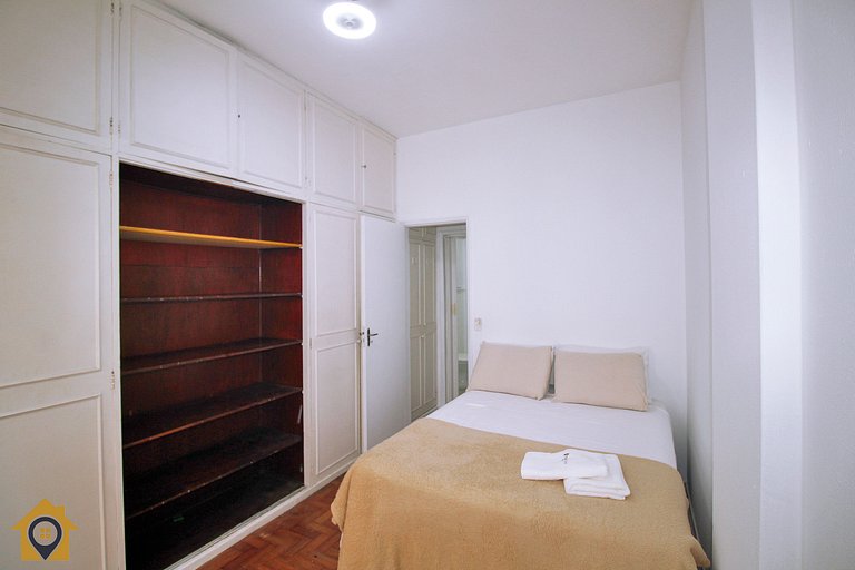 Apartamento Simples e Bem Localizado no Leme