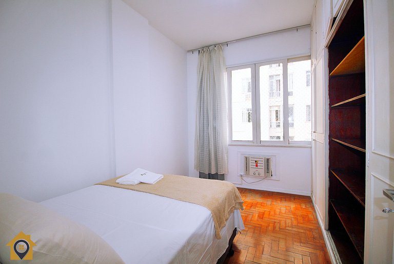 Apartamento Simples e Bem Localizado no Leme
