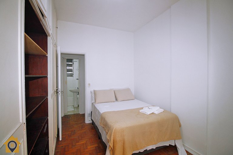 Apartamento Simples e Bem Localizado no Leme