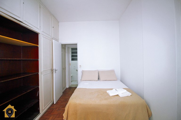 Apartamento Simples e Bem Localizado no Leme