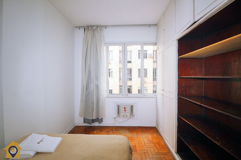 Apartamento Simples e Bem Localizado no Leme