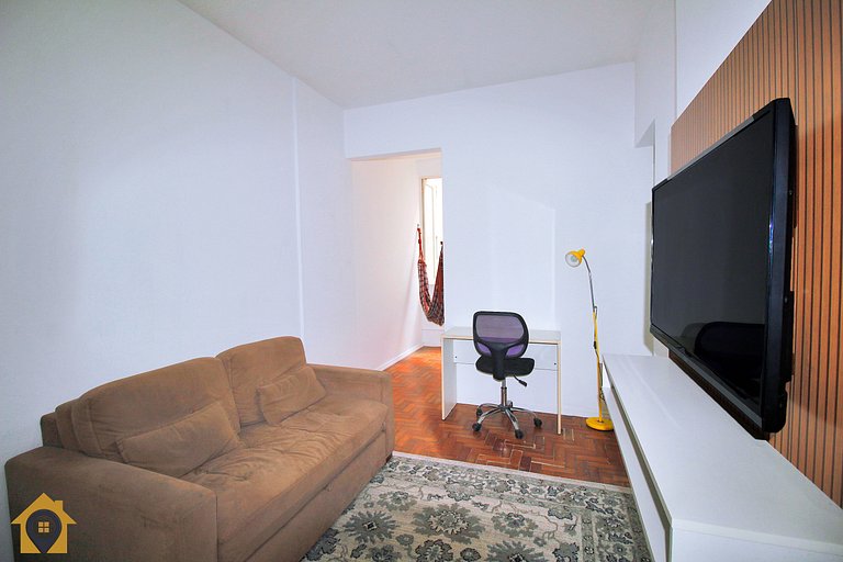 Apartamento Simples e Bem Localizado no Leme