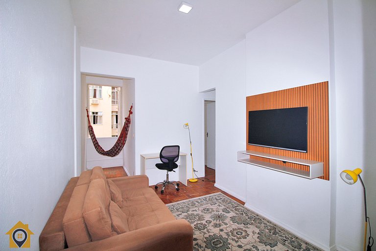 Apartamento Simples e Bem Localizado no Leme