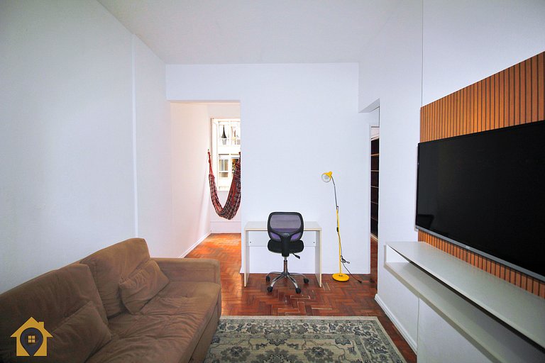 Apartamento Simples e Bem Localizado no Leme