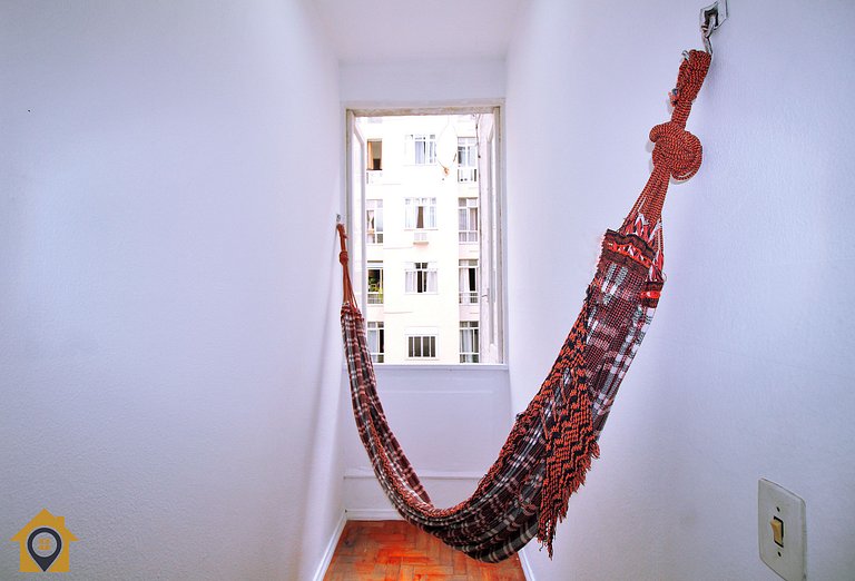 Apartamento Simples e Bem Localizado no Leme