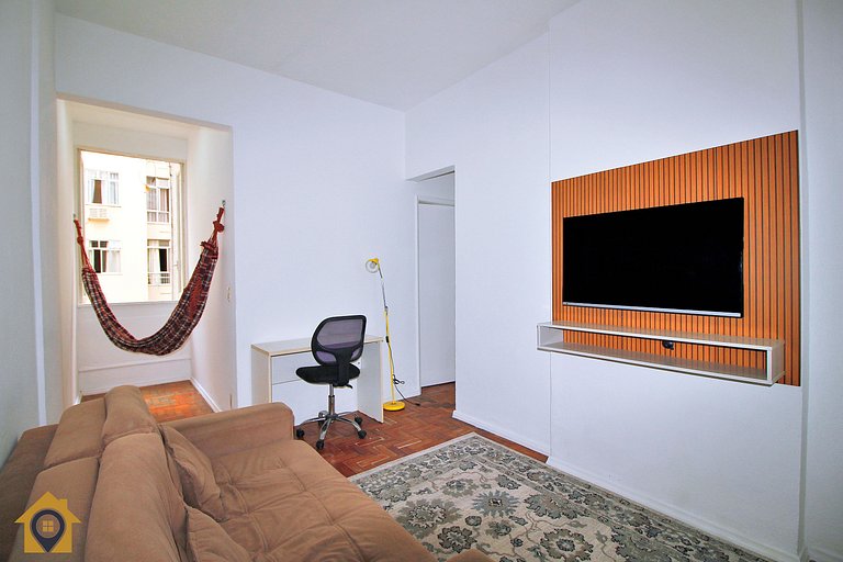 Apartamento Simples e Bem Localizado no Leme