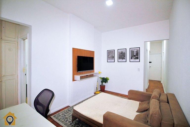 Apartamento Simples e Bem Localizado no Leme