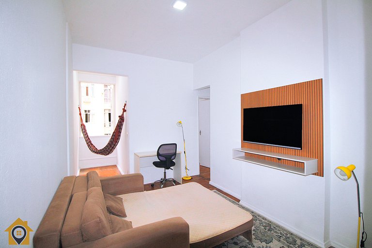 Apartamento Simples e Bem Localizado no Leme
