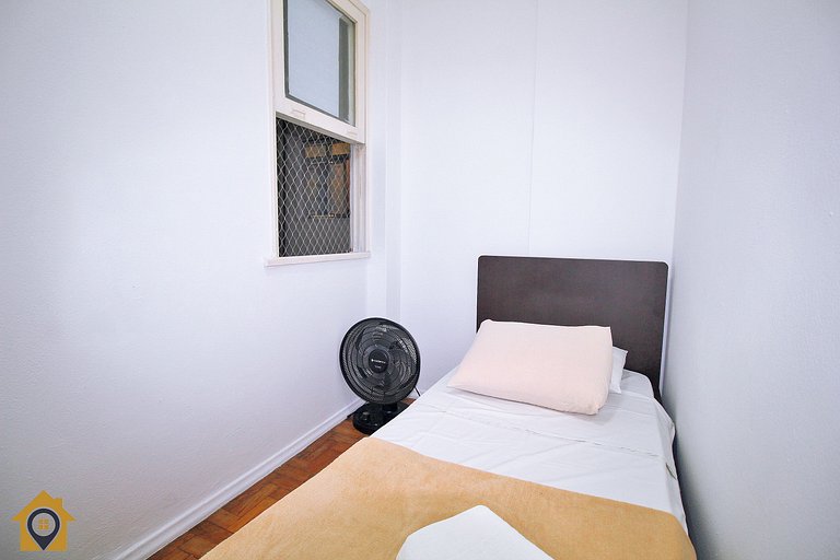 Apartamento Simples e Bem Localizado no Leme