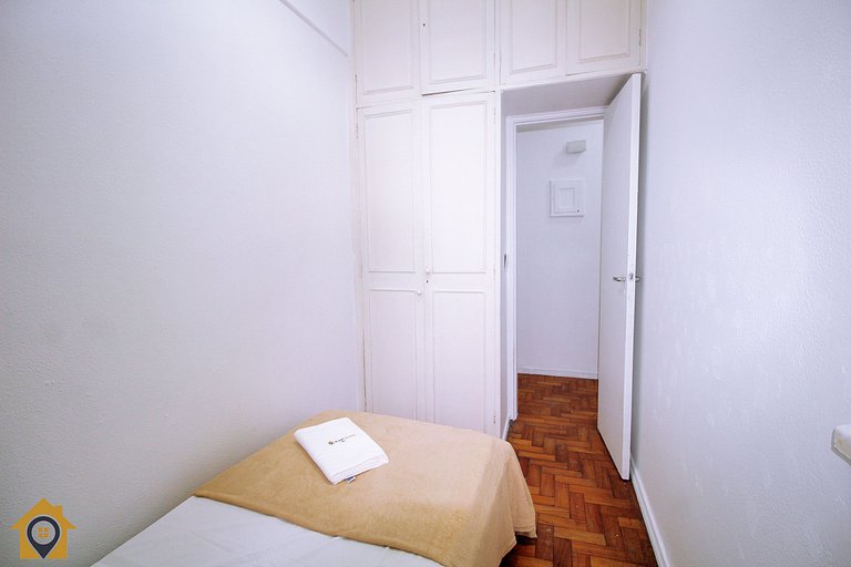 Apartamento Simples e Bem Localizado no Leme