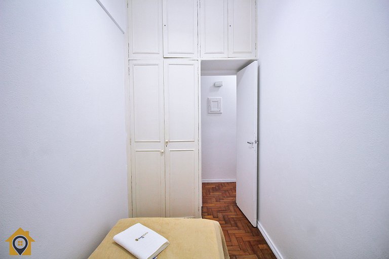 Apartamento Simples e Bem Localizado no Leme