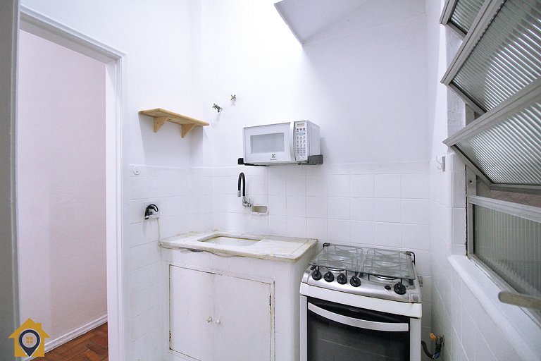 Apartamento Simples e Bem Localizado no Leme