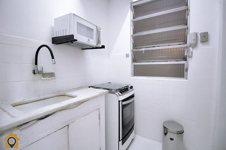 Apartamento Simples e Bem Localizado no Leme