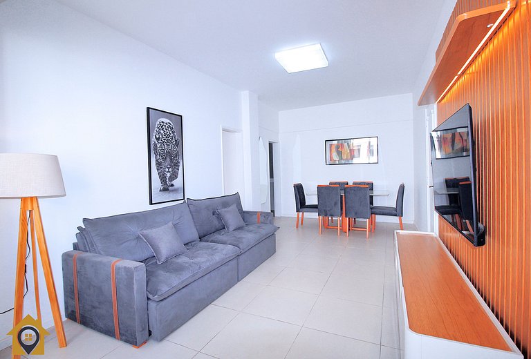 Moderno e Estiloso: 2 Quartos, Perto da Praia
