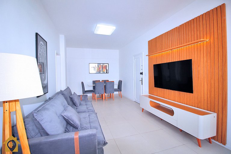 Moderno e Estiloso: 2 Quartos, Perto da Praia