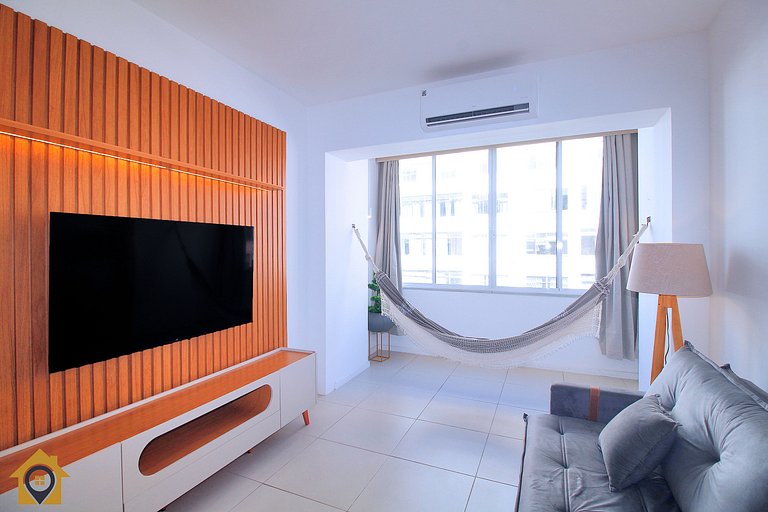 Moderno e Estiloso: 2 Quartos, Perto da Praia