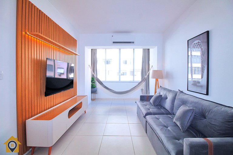 Moderno e Estiloso: 2 Quartos, Perto da Praia