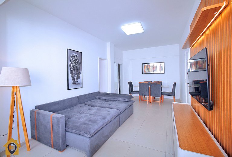Moderno e Estiloso: 2 Quartos, Perto da Praia