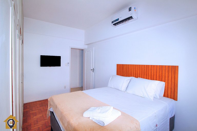 Moderno e Estiloso: 2 Quartos, Perto da Praia