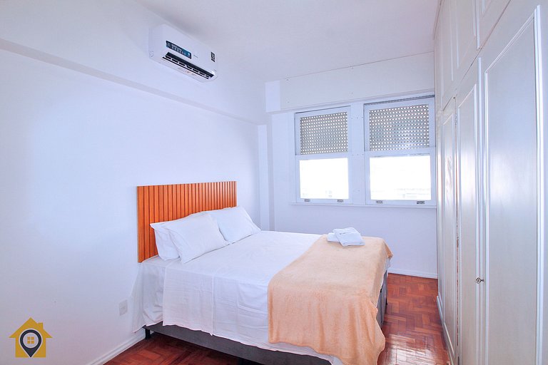 Moderno e Estiloso: 2 Quartos, Perto da Praia