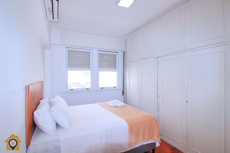 Moderno e Estiloso: 2 Quartos, Perto da Praia