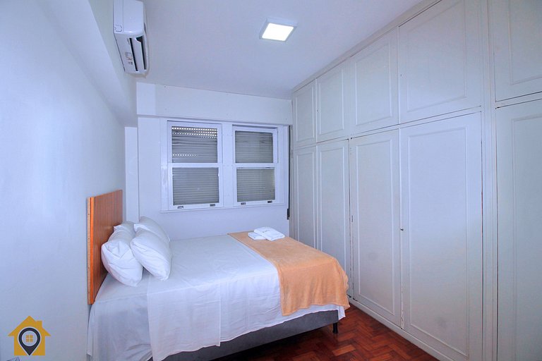 Moderno e Estiloso: 2 Quartos, Perto da Praia