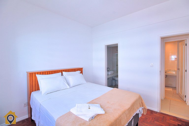 Moderno e Estiloso: 2 Quartos, Perto da Praia
