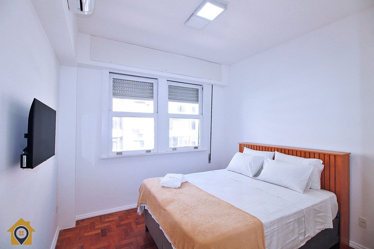 Moderno e Estiloso: 2 Quartos, Perto da Praia