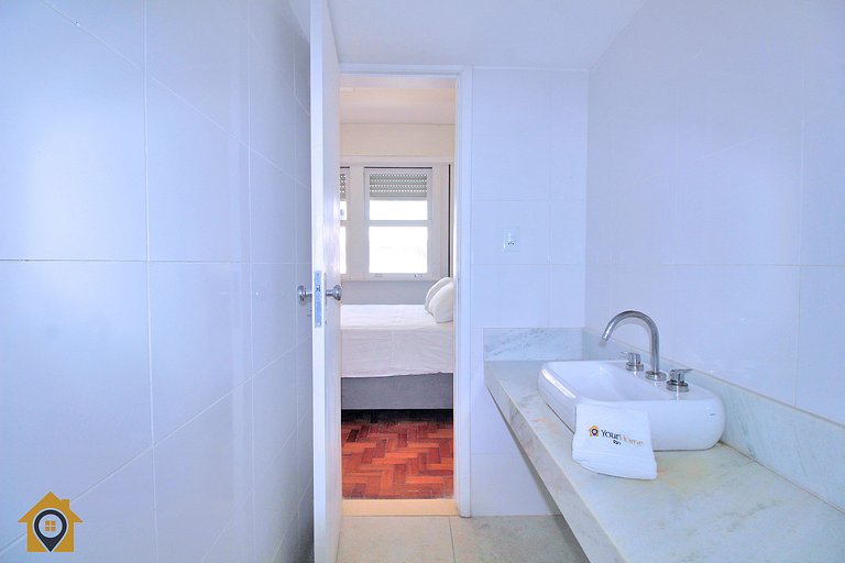 Moderno e Estiloso: 2 Quartos, Perto da Praia