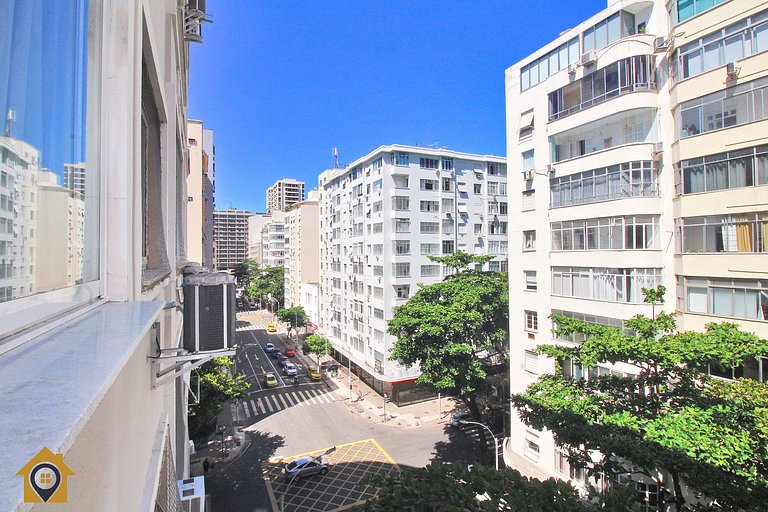 Moderno e Estiloso: 2 Quartos, Perto da Praia
