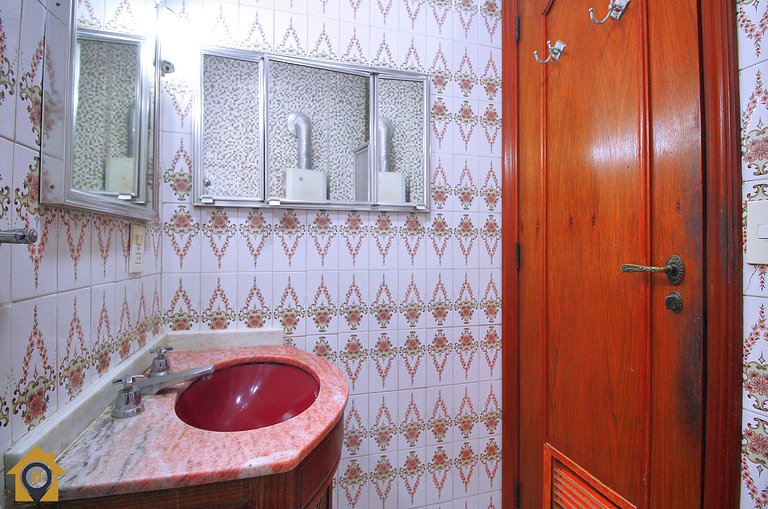 Sala e Quarto no Leme p/ 4 pessoas com garagem