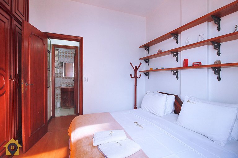 Sala e Quarto no Leme p/ 4 pessoas com garagem
