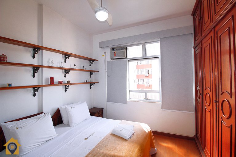 Sala e Quarto no Leme p/ 4 pessoas com garagem