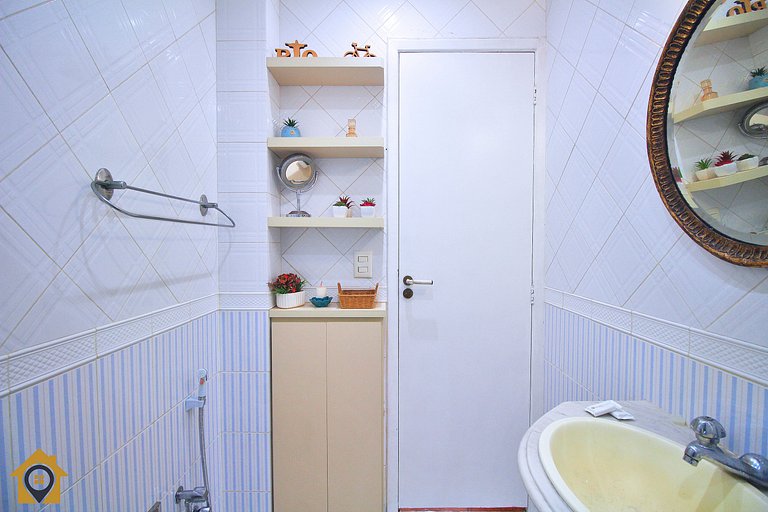 Acolhedor Quarto Sala p/ 4 pessoas: 300m da praia