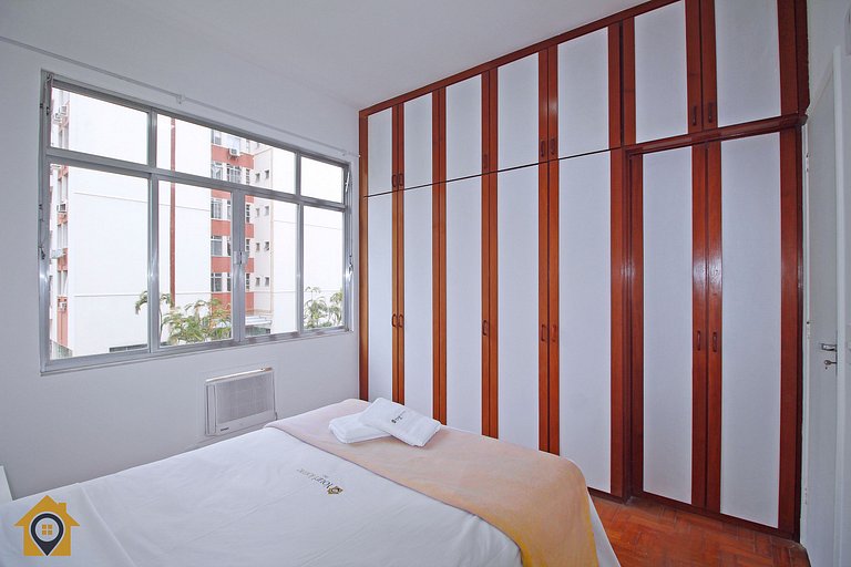 300m da praia: Conforto e localização no Leme