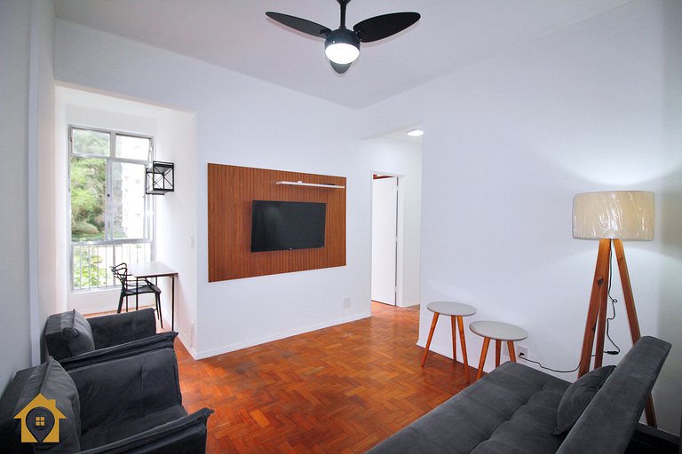 300m da praia: Conforto e localização no Leme