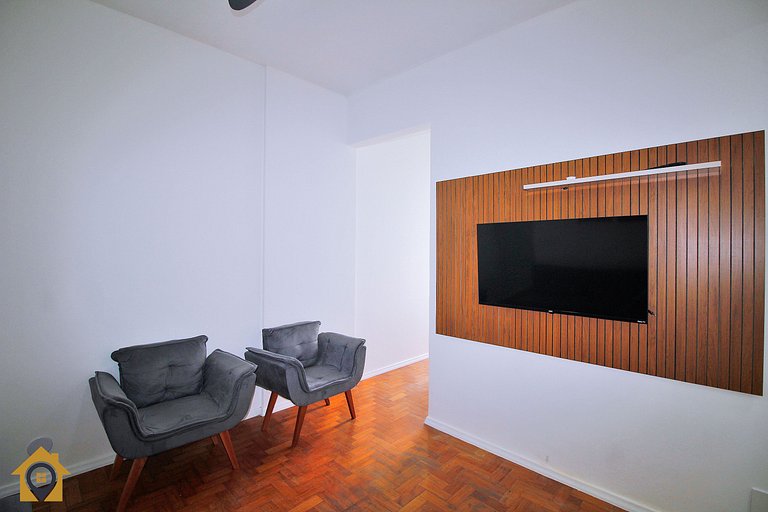 300m da praia: Conforto e localização no Leme