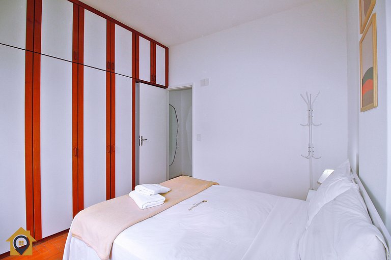 300m da praia: Conforto e localização no Leme