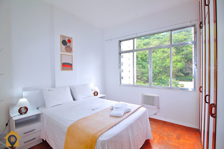 300m da praia: Conforto e localização no Leme