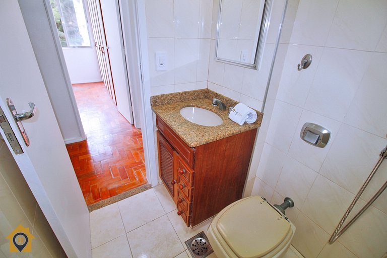 300m da praia: Conforto e localização no Leme