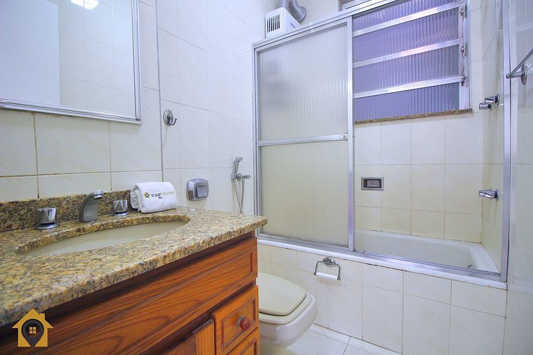 300m da praia: Conforto e localização no Leme