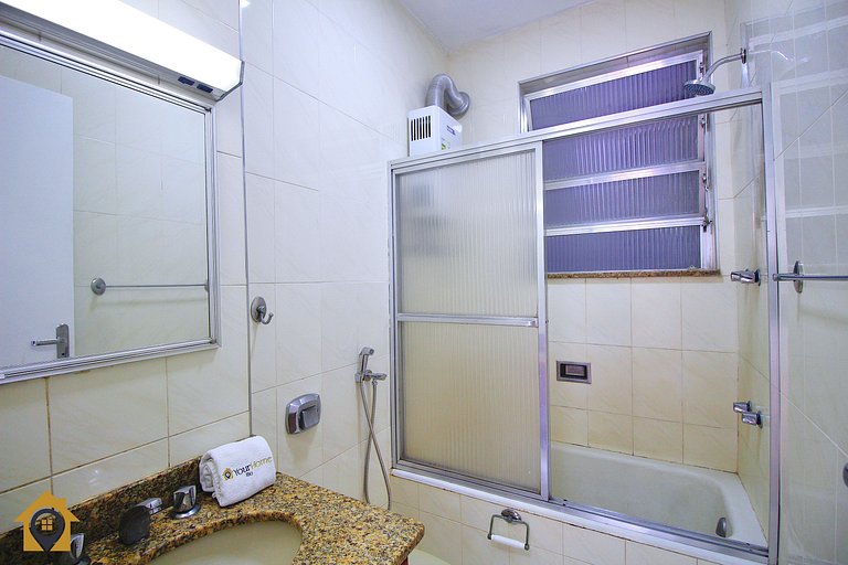 300m da praia: Conforto e localização no Leme