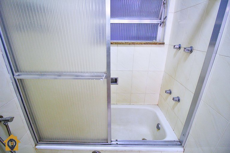 300m da praia: Conforto e localização no Leme