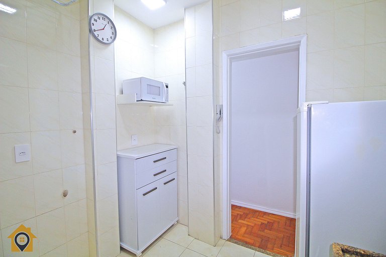 300m da praia: Conforto e localização no Leme