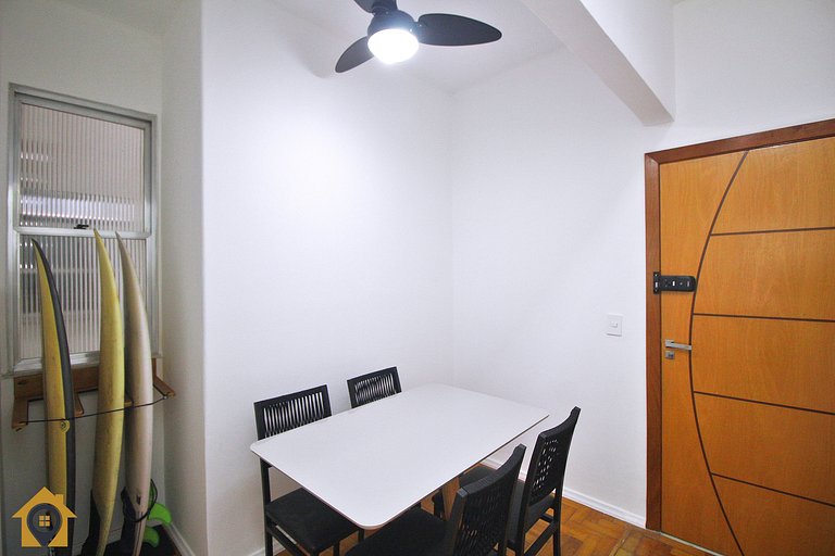 300m da praia: Conforto e localização no Leme