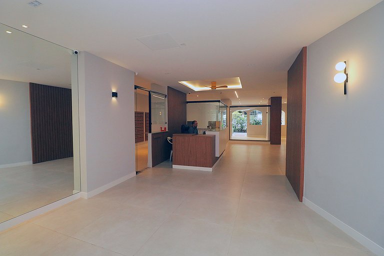 300m da praia: Conforto e localização no Leme