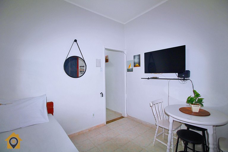 Charmoso Quarto e Sala em Copacabana p/ 4 pessoas