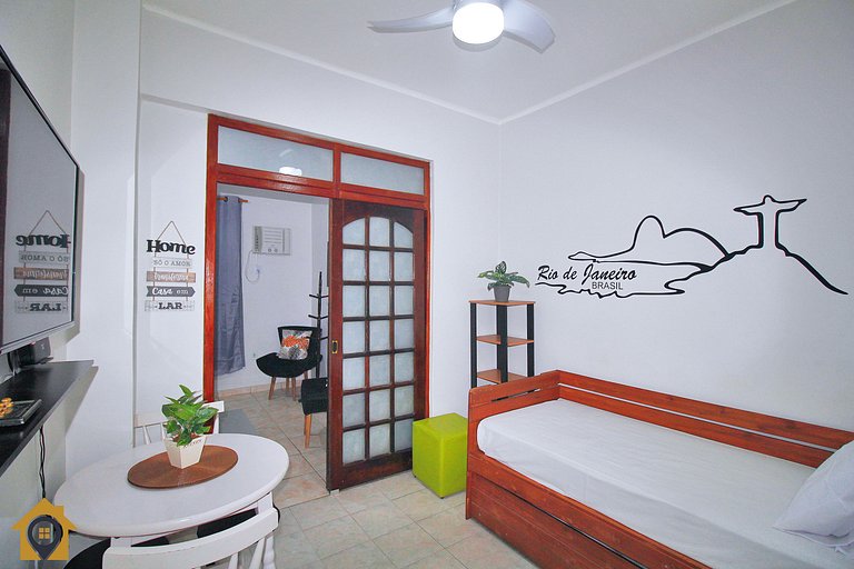 Charmoso Quarto e Sala em Copacabana p/ 4 pessoas