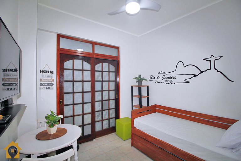 Charmoso Quarto e Sala em Copacabana p/ 4 pessoas