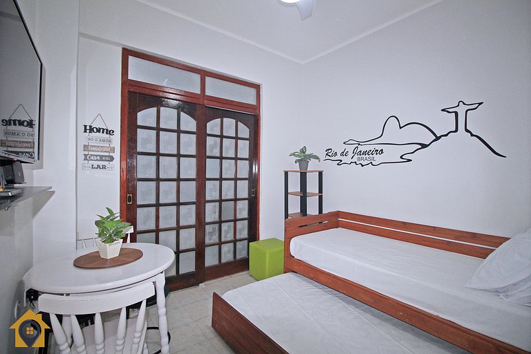 Charmoso Quarto e Sala em Copacabana p/ 4 pessoas